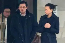 个性强的董卿，与几任男友争吵而分手，最后找到了自己的幸福图片