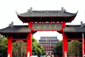 四川大学招聘辅导员，要求博士学历以上，了解薪资后有些羡慕图片