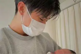 宝爸发“喜当爹”宣布生娃，没想到引来朋友圈群嘲，没文化真可怕图片