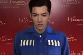 吴亦凡十年收入30亿，“纯情男孩背后是风流成性还是童年阴影”图片