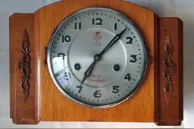 修复不能走时的老式台钟图片