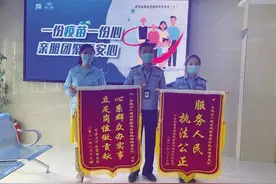西藏出入境边防检查总站民警提醒：办理边防证不收取任何费用图片