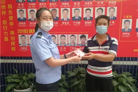 农民工刚领1万元工资就没了！民警调查：钱是“自己”掉出来的图片