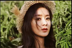 产后的赵丽颖少女感十足，“嘴嘟嘟”的模样好清纯图片