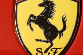 法拉利的车标多少钱？买车还要车标费？跃马和保时捷是同一匹？图片