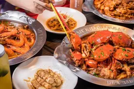 全国都在排队的胖哥俩，一年狂卖20000000+煲图片