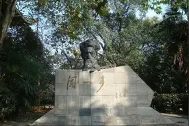 闻一多将罗家山改成珞珈山，让武汉大学校园充满诗意图片