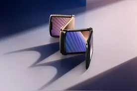 摩托罗拉 razr 刀锋系列回归，这价格我哭了图片