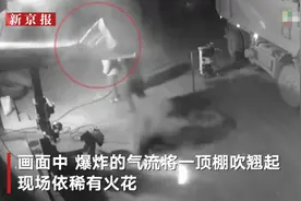 惊险瞬间！轮胎充气时突然爆胎一人遭气流击中 眼镜被吹掉图片