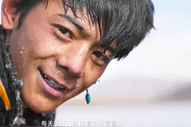 丁真也受不住了，接受采访又乏又困，无良媒体还深夜偷拍他的家人图片