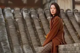 教你找到适合你肤色棕色服装搭配图片