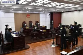 逃亡20年后终受审，劳荣枝庭上道歉但否认部分指控，自称也是受害者图片