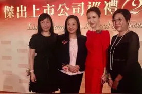 46岁黎姿与35岁徐子淇同框，网友：同是富太气质差距却这么大图片