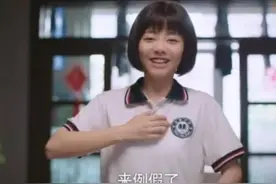 女孩生理期遭同班男生嘲讽，美女老师严肃回应，陈铭怒赞：太棒了图片