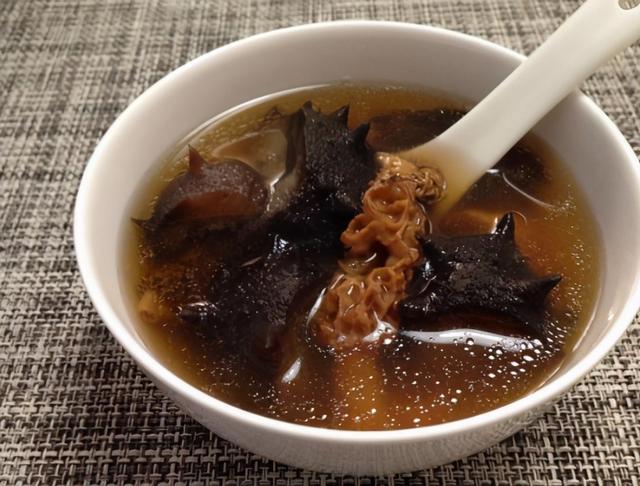 香菇花胶炖汤热量高不 2026年香菇花胶煲鸡汤的功效