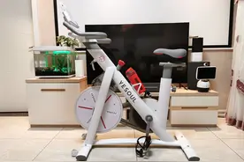 国产品牌推出室内健身器材，磁控阻力实景骑行，占地0.5平方米图片