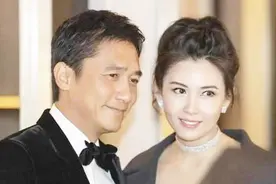 50岁邱淑贞现身梁朝伟庆功宴！风采依旧动人，网友感叹：真女神！视频封面