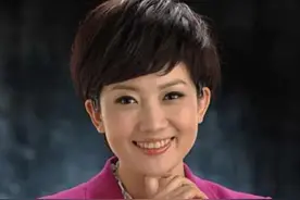 美女主持人王端端，同样是腹有诗书气自华，主持功底不俗图片