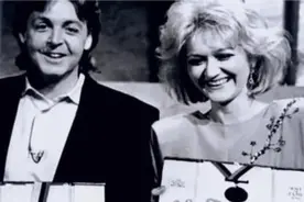 22岁空姐从万米高空无伞坠落，奇迹生还后，创吉尼斯纪录图片