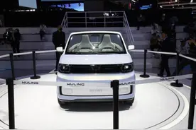 别想了，五菱宏光MINI敞篷版真的不便宜，在国外15.6万起售图片