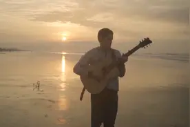 指弹吉他·《Yellow》Coldplay酷玩乐队 by Daniel Padim·木吉他图片