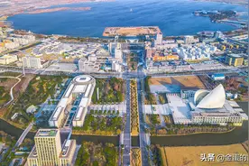 上海第二大人工湖“滴水湖”，原来是咸水的，上海梦幻造城的杰作图片