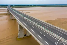 豫北与鲁西南间的黄河大桥，相隔十九年贯通，从河南直达山东海边图片