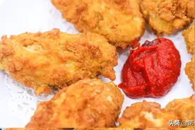 脆皮鸡翅裹面粉才是关键，厨师长分享脆皮粉配方，轻松炸出鳞片状图片