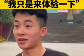 后生可畏，3名考生第一个冲出考场，北京考生提前半小时交卷图片