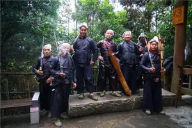 中国最后一个原始部落，被火海吞噬，黔东南还有原始部落值得守护图片