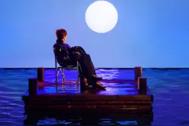 毛不易对于“平凡”的感悟：月光朝阳，固守本心，路漫漫其修远兮图片