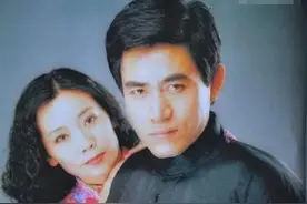 65岁陈宝国和妻子罕同框，乘近百万豪车出行，两人相爱46年无绯闻图片