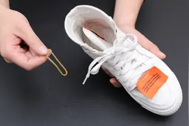 鞋舌总是歪不用愁！一根橡皮筋就能让鞋舌再也不跑偏！方法太棒了视频封面