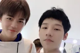 KPL橘子深夜连发三条动态，活的好难受，疑似抑郁症精神状态堪忧图片