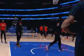 考文顿赛前热身秀扣篮结果裤子掉了，利指导险些笑死图片