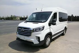 9.3成都房车展：旅居通勤都兼顾，舒欣大通V90长轴高顶B型房车图片