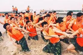 98抗洪时隔22年：10张震撼画面直抵心底，谁能忍住不流泪？图片