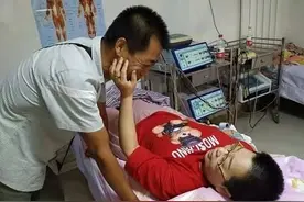 病床前守半年 辽宁男子用爱唤醒昏迷女友图片