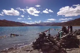 西藏羊卓雍措里的鱼，多得难以置信，为何却无人捕捞，无人敢吃？图片