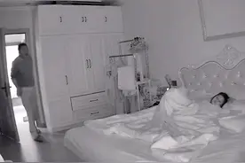 黑龙江一爸爸三个月没见女儿，跨越千里回家偷偷亲她，画面暖化了图片