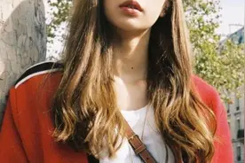 我居然迷上了才 23 岁的她！私服知性又减龄，每一套都想要图片