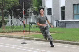 退伍女兵“拍了拍”日记本后……图片