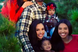 科比妻子再添新纹身！将一家6口名字刻脚面，青筋暴起瓦嫂又瘦了图片