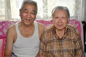 65岁大爷：“新型的找老伴”方式，不领证不同居，晚年生活很幸福图片