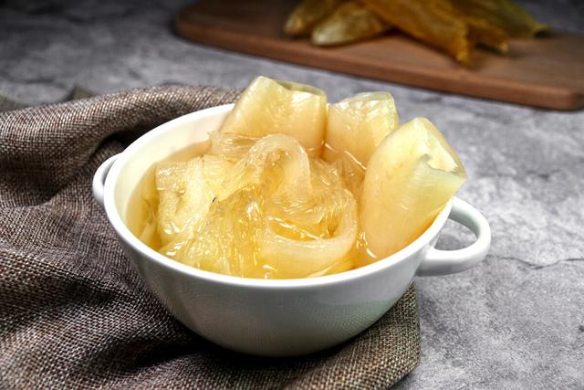 花胶可以和松茸一起煲汤吗 2026年松茸和花胶哪个补 花胶可以和松茸一起煲汤吗 2026年松茸和花胶哪个补