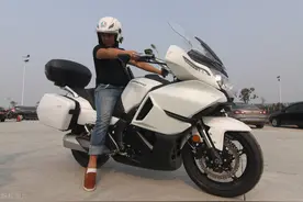 常有人问花几万元买摩托车是怎么想的汽车不香吗？车主：真的不香图片