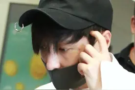 男明星的素颜也不高级，张艺兴不化妆的脸蛋，看着真挺普通的图片