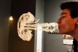 英国小哥达人秀上表演吐烟圈，技术出神入化，让人看傻眼了！视频封面