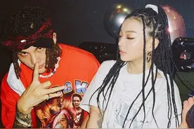 VAVA公开恋情！PO小2岁rapper男友裸上身照：恶魔在身边图片