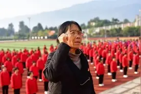 “燃灯校长”张桂梅：用爱点燃希望之光图片